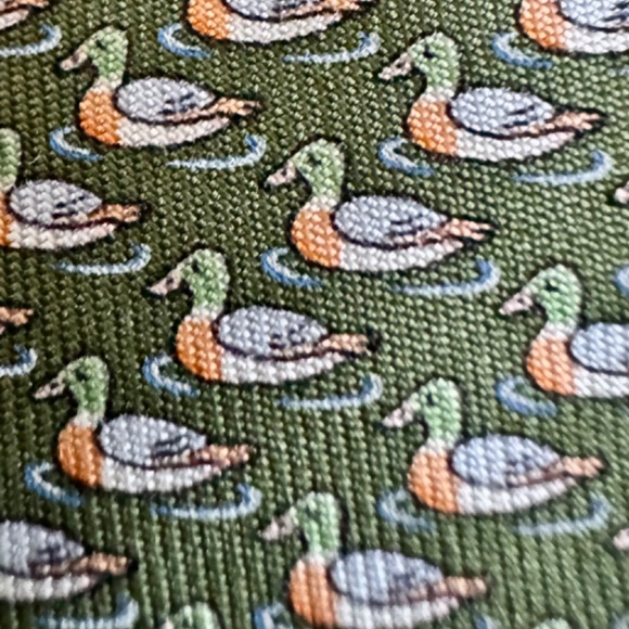 Vineyard Vines Silk Duck Tie - Picture 3 of 4